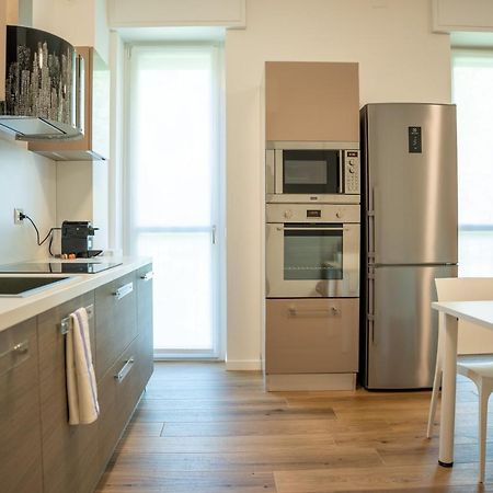 15Min Metro Duomo - Rho Fiera - Skyscraper Kitchen Apartment Milan Luaran gambar