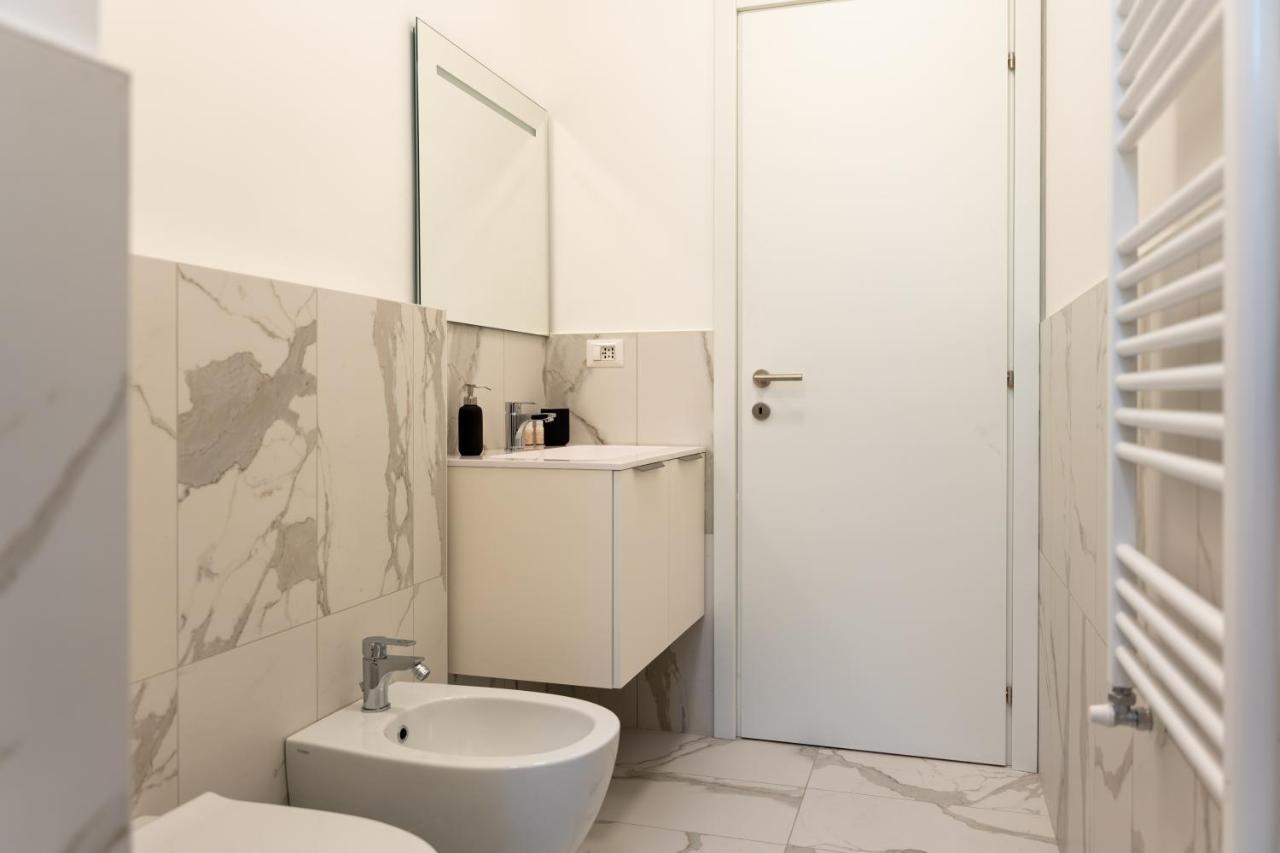 15Min Metro Duomo - Rho Fiera - Skyscraper Kitchen Apartment Milan Luaran gambar