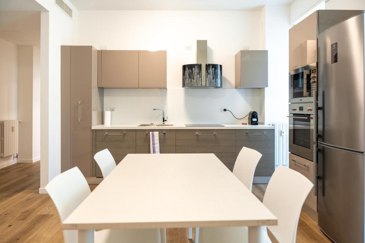 15Min Metro Duomo - Rho Fiera - Skyscraper Kitchen Apartment Milan Luaran gambar